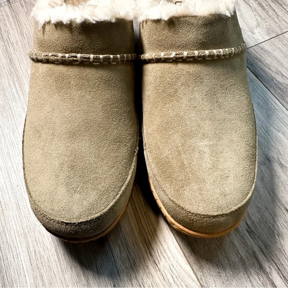 Ugg Women’s Lynwood Clogs - Suede Slip On - Picture 5 of 8